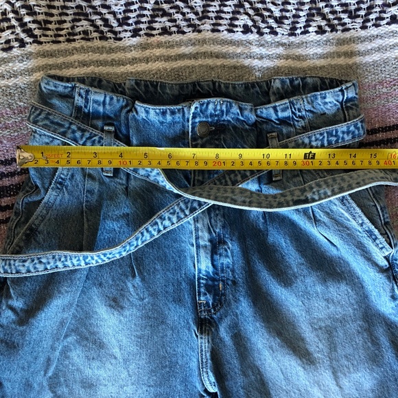 Like-New A&F “Paper Bag” Style Mom Jean, throwback - Picture 7 of 10